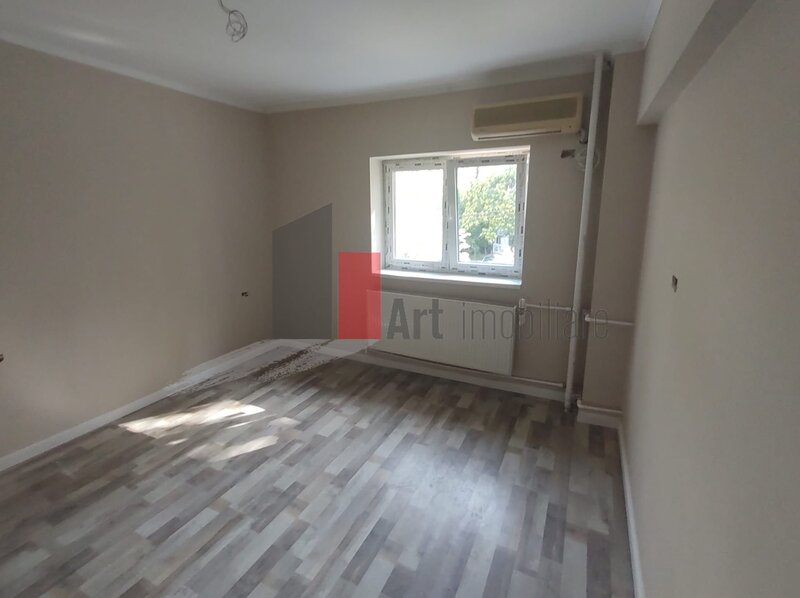 Sos. Berceni - Spiru Haret vanzare apartament decomandat 3 camere