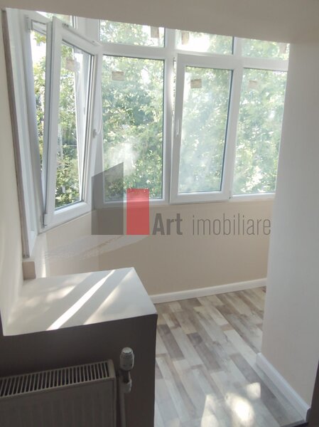 Sos. Berceni - Spiru Haret vanzare apartament decomandat 3 camere