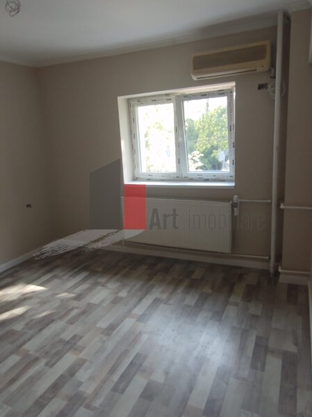 Sos. Berceni - Spiru Haret vanzare apartament decomandat 3 camere