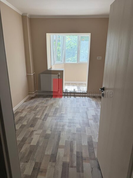 Sos. Berceni - Spiru Haret vanzare apartament decomandat 3 camere