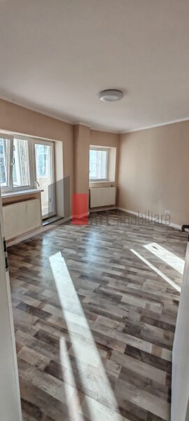 Sos. Berceni - Spiru Haret vanzare apartament decomandat 3 camere